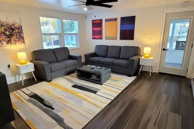 Image de Style-Ish 2 bed lower with all season sun room