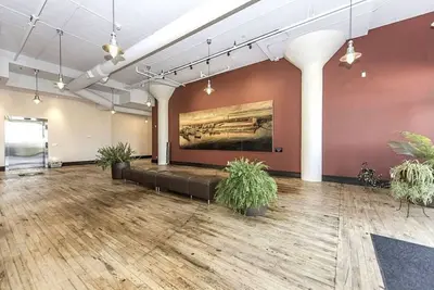 Image de 1800 sq ft 2 storey penthouse on the river