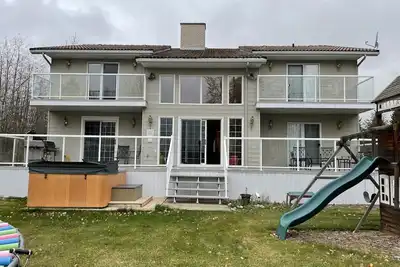 Image de Large family or group vacation lake home with dock and boats 35 minutes from Wem