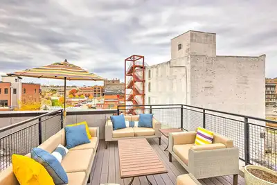 Image de Downtown Condo w/ Rooftop Patio & City Views!