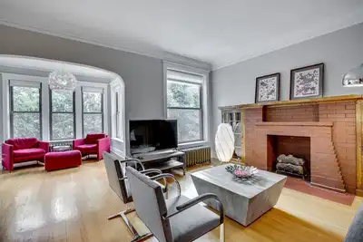 Image de Light Filled with Tasteful Pops of Color - You Will Love This Mid-Century Modern Gem by AllSet Turnover