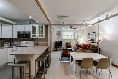 Image de Quiet Oasis Only Minutes from Downtown - Friendly Neighborhood! by AllSet Turnover