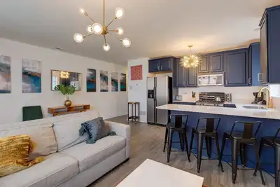 Image de Prime Location - Close to Public Transit, Little Italy, the Medical District and Uic by AllSet Turnover