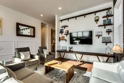 Image de Converted Store Front Home Lets You Live Like a Local in the Heart of it All! by AllSet Turnover