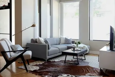 Image de Take the Whole Crew Out to the Ballgame! Four Bedrooms and Only 1 Mile from Wrigley by AllSet Turnover