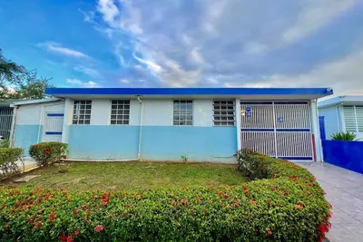 Image de Cheerful Tropical Home with Jacuzzi