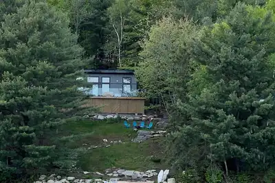 Image de Lake front Cottage / Hot tub, Sauna, Arcade