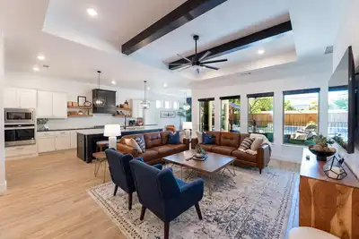 Image de Walk To World Cup:  Resort Style Home Pool Spa Game Room Luxury