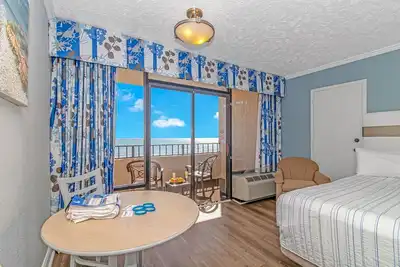Image de Ocean Reef Resort - Direct Oceanfront Studio - Nicely Updated! Perfect for 2-4 guests! Unit 401