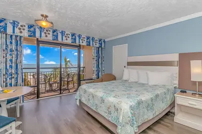 Image de Ocean Reef Resort - Direct Oceanfront Studio - Nicely Updated! Perfect for 2-4 guests! Unit 303