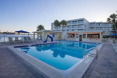 Image de Rare Find! Kitchen, Outdoor Pool, Free Parking, Near Ybor City State Museum!