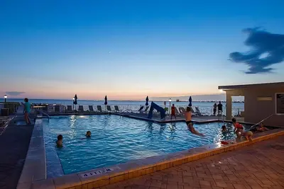 Image de Family Getaway! Kitchen, Pool, Free Parking, Close to Mosi Science Museum!