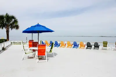 Image de Relax and Unwind! Kitchen, Outdoor Pool, Parking, Near Henry B. Plant Museum!