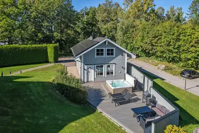 Image de Spa cabin with jacuzzi and firewood sauna