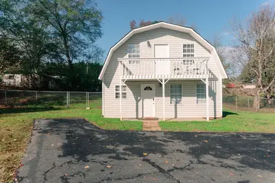 Image de Bungalow Home with Ev charger - No Cleaning Fee