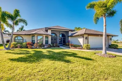 Image de A spacious 3-bedroom retreat in sunny Cape Coral.