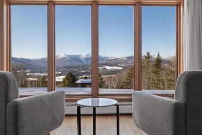 Image de Modern Retreat ~ Stunning Mountain View ~ Hot Tub!