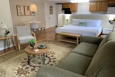 Image de Stylish Studio near Hernando Town Square! Great Location!