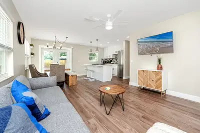 Image de Modern 3br 1bth with Hot Tub Minutes Away From Gulf Beaches