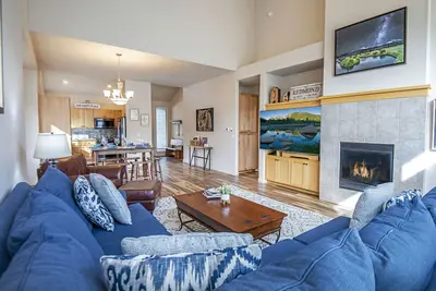 Updated Single-level Eagle Crest Townhome has King Suite, Sunny Creek-side Deck!