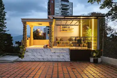 Image de Villa Olympus 11min➡️ Lleras🏛️ Visitor & Family Friendly Estate 🔥 Driver 🚗 Ac