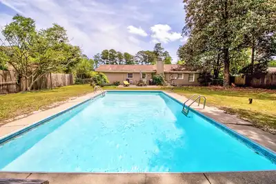 Pools Paradise: 4  Br, 2  Ba House in Wilmington, Sleeps 8