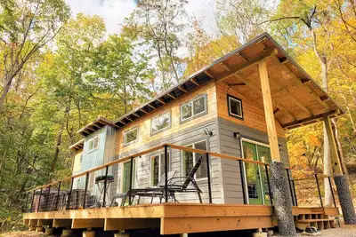 Image de Walk to State Park trails! Nature bathing + hot tub under the stars + firepit
