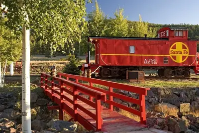 Image de 1929 authentic Caboose Suite #1