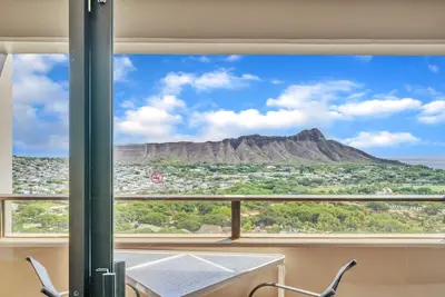 Image de Spectacular Ocean & Diamond Head View 2 Bedroom Condo w/ Free Parking! by Koko Resort Vacation Rentals