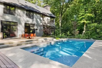 Image de Harbert Home With Private Pool & Hot Tub! Close To Beach! !