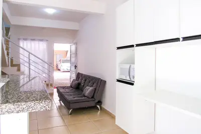Casa incrível c Wi-Fi a 3 min da Praia da Enseada