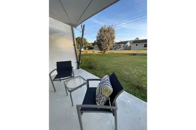 Image de Charming and Convenient Mid-city Home! Close to Everything!