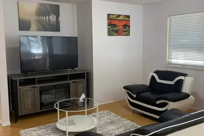 Image de Spacious 3 Bedrooms Suite at Downtown Maple Ridge