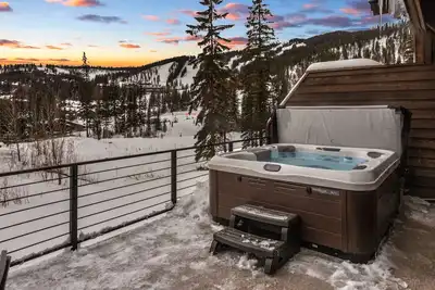 Image de Impressive, brand new ski residence with private hot tub, fantastic ski access and beautiful views