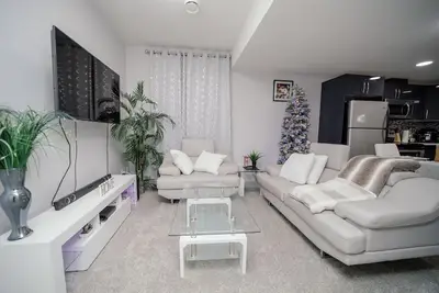 Image de Entire guest suite 2 Bedroom, Private Entrance