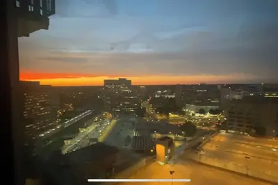 Image de Stunning Skyline Views from 2-Bedroom in Prime Location with