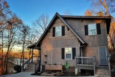 Image de Bunk/Game Room, Near Lake, Pet Friendly, Firepit, Fun!