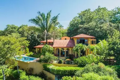 Image de New! Spectacular Sunset Villa, Inner Courtyard, Salt Pool, Amazing Ocean Views\n
