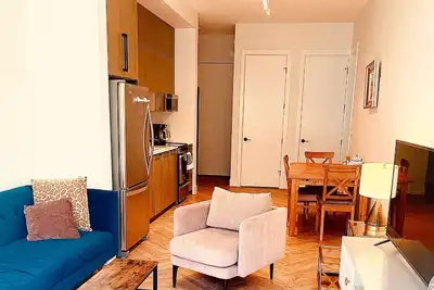 Image de Pet friendly! New 2 bedroom Condo at Surrey Central Van