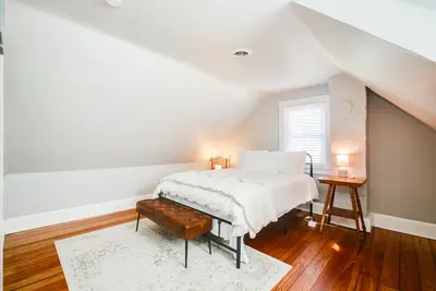 Image de Cozy Cottage w/ Huge Backyard