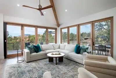 Image de Luxury Estate with Epic Views, Spa, & Game Room