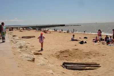 Image de A 50 metres de la plage, maison tout confort au calme