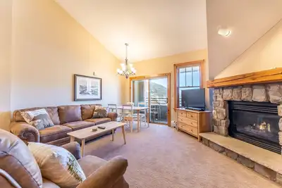 Top Floor w/ Mountain & Ski Slope Views, Ideal Location in River Run Village
