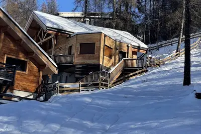 Image de Chalet Cosy avec son coin Spa Jacuzzi, Hammam et Sauna!