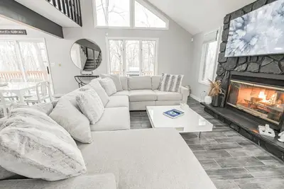 Image de Poconos Chalet minutes from Camelback & Kalahari