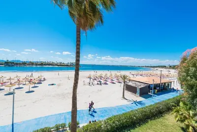 Image de Beachfront apartment with spectacular views and children's pool