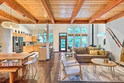 Image de Mountain-Modern Unit: Golf, Hike, Ski & More!