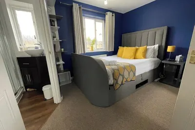 Image de Comfortable 3 bedroom home with parking and garden