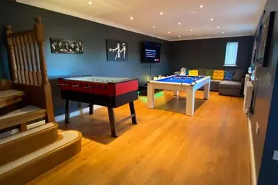Image de Luxury 4-5 Bed Home with Games Room and Balcony