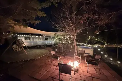 Image de Airstream w flush toilet, city water, hot tub